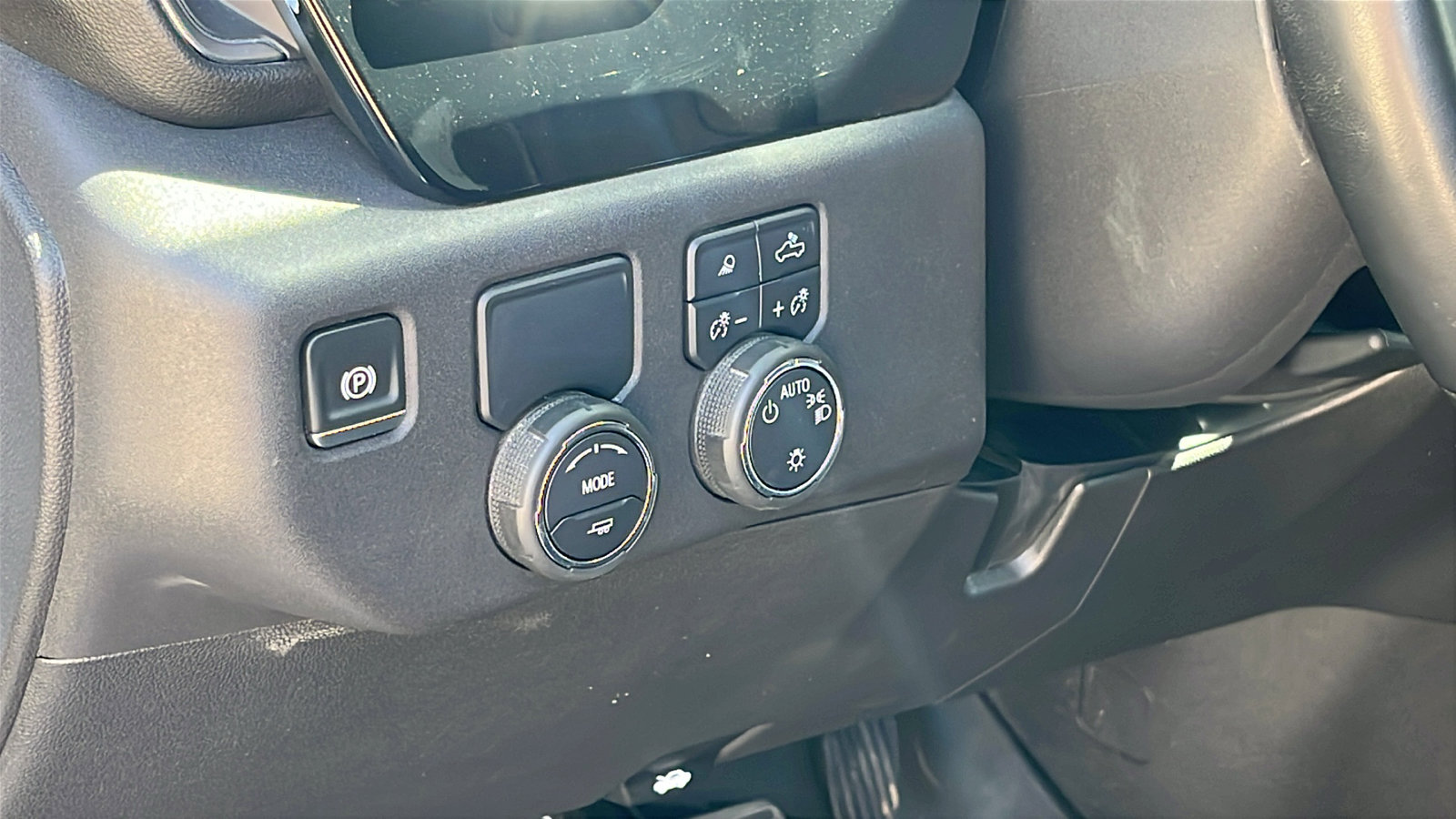 Used 2025 Chevrolet Silverado 1500 LT w/ Texas Edition Plus image 13