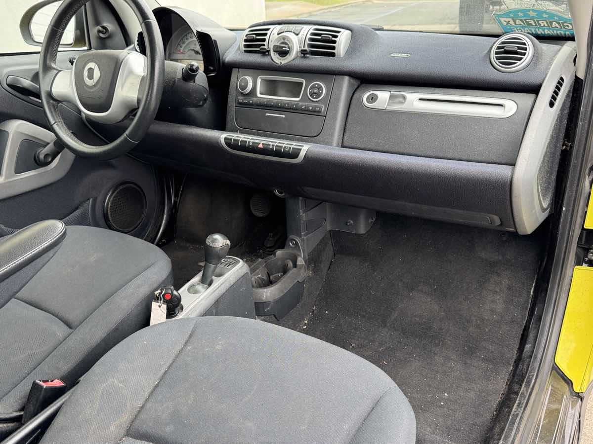 Used 2013 smart fortwo pure RWD image 17