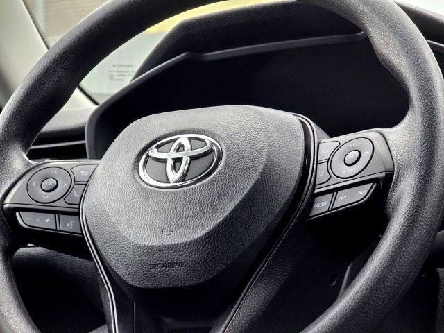Used 2025 Toyota RAV4 XLE image 13