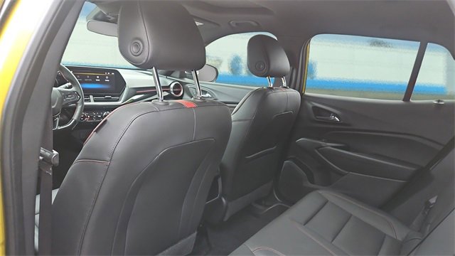 Used 2024 Chevrolet Trax RS w/ Sunroof Package image 18