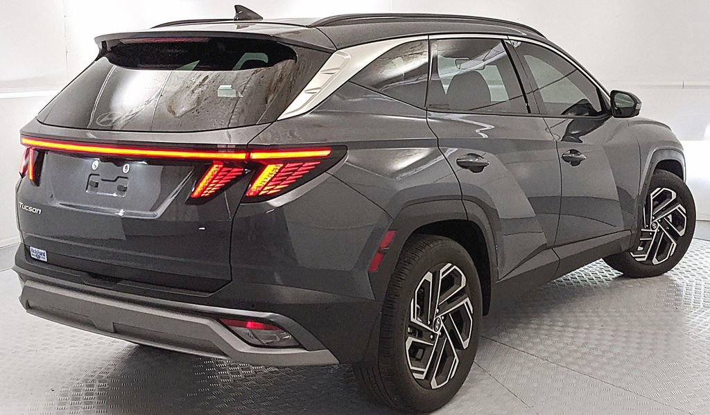 Used 2025 Hyundai Tucson Limited FWD image 3