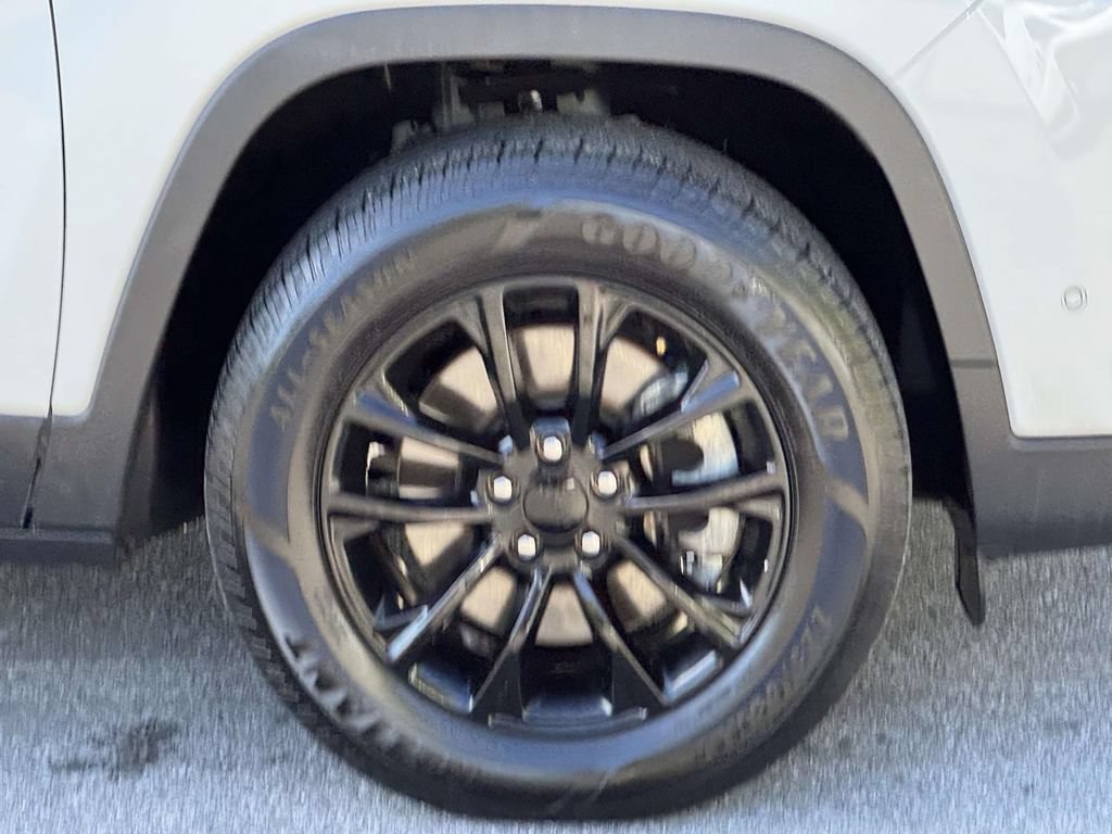 Used 2023 Jeep Cherokee Altitude Lux AWD/4WD image 11