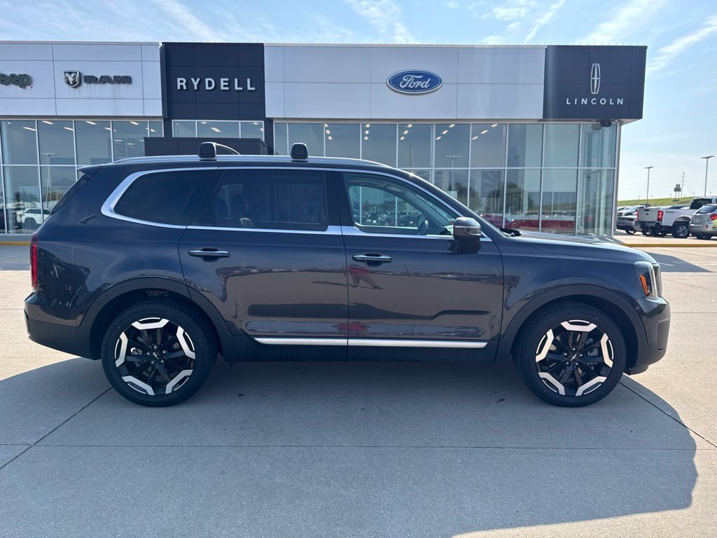 Used 2025 Kia Telluride S AWD/4WD image 2