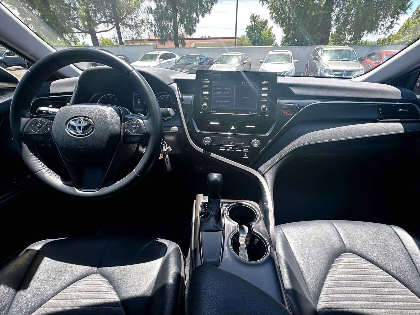 Used 2021 Toyota Camry SE w/ Carpet Mat Package (TMS) FWD image 17