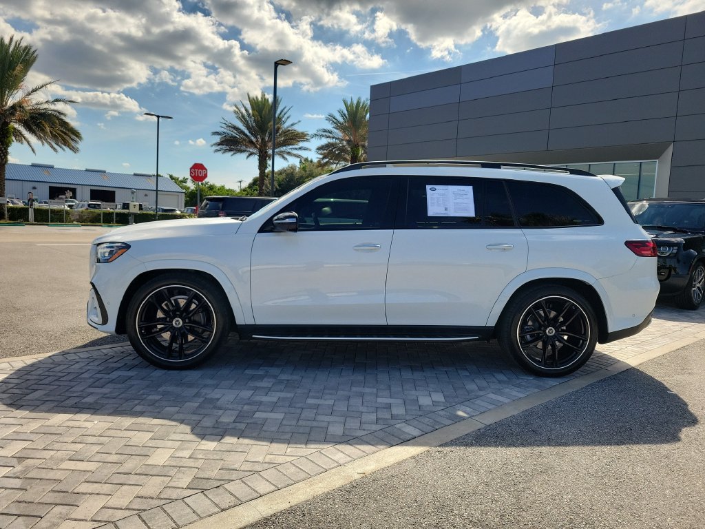 Used 2025 Mercedes-Benz GLS 580 4MATIC image 2