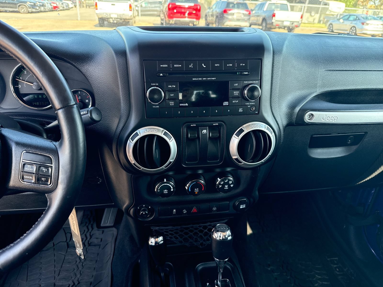 Used 2017 Jeep Wrangler Sahara w/ Connectivity Group AWD/4WD image 24