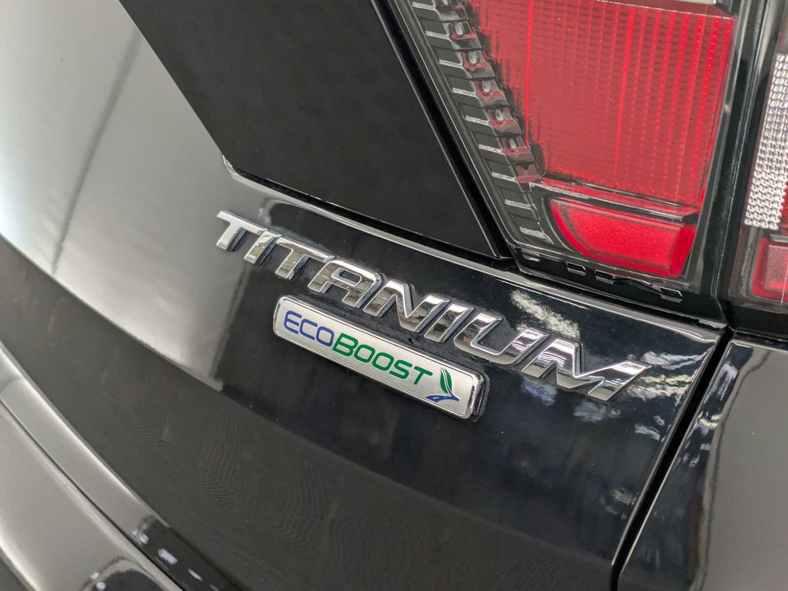 Used 2018 Ford Escape Titanium w/ Ford Safe & Smart Package image 11