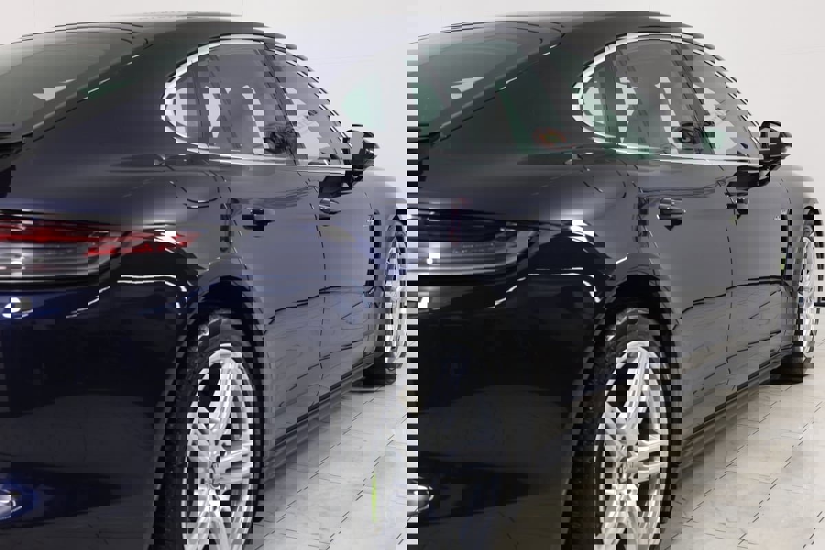 Used 2021 Porsche Panamera 4S w/ Premium Package image 41