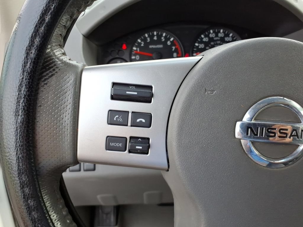 Used 2017 Nissan Frontier SV w/ SV Value Truck Package AWD/4WD image 10