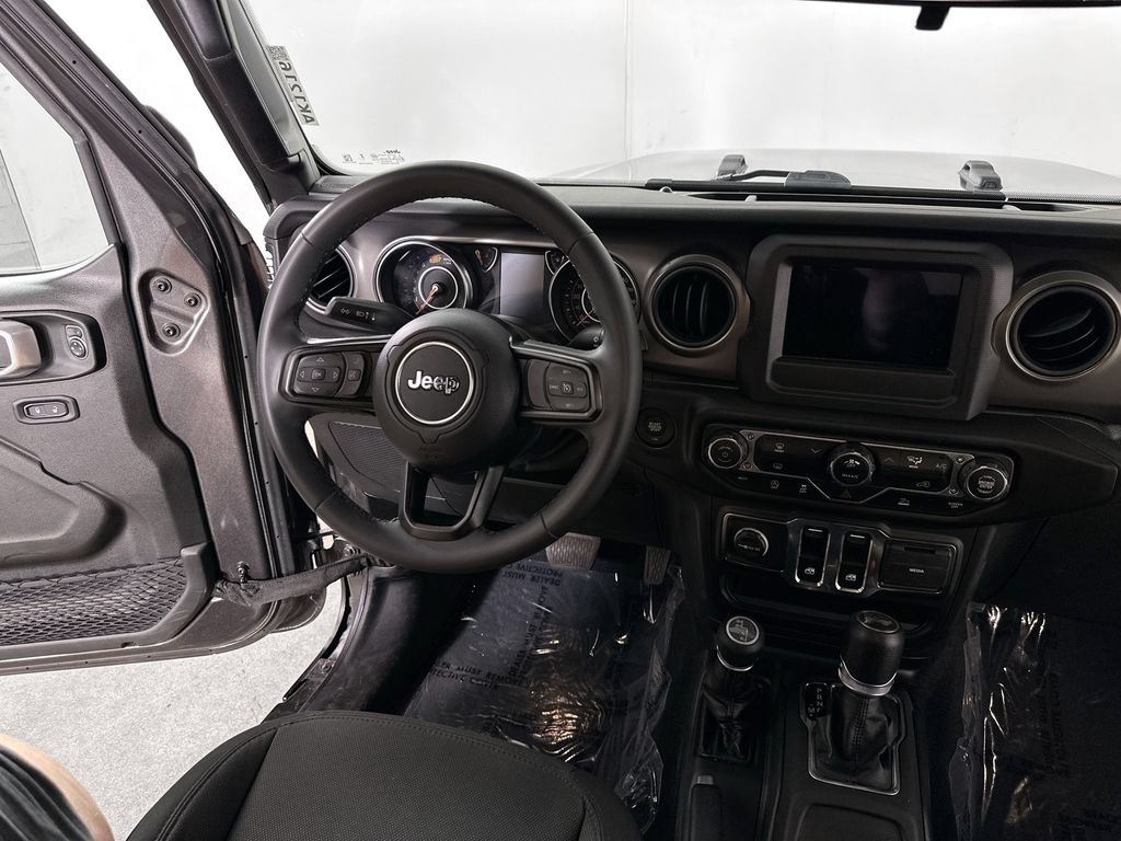 Used 2023 Jeep Wrangler Sport AWD/4WD image 16