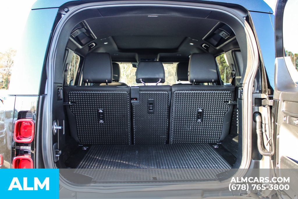 Used 2025 Land Rover Defender 110 S image 18