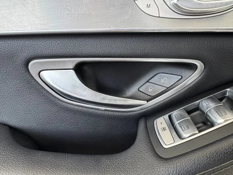 Used 2019 Mercedes-Benz C 300 Sedan image 17