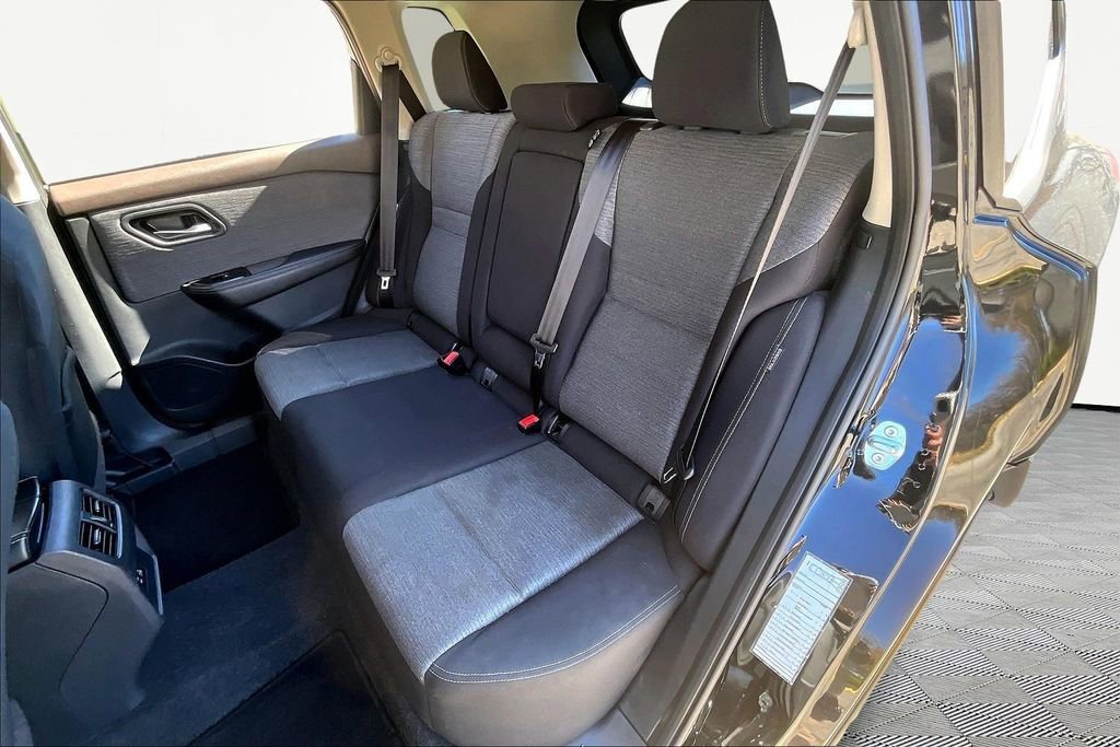 Used 2023 Nissan Rogue SV image 26