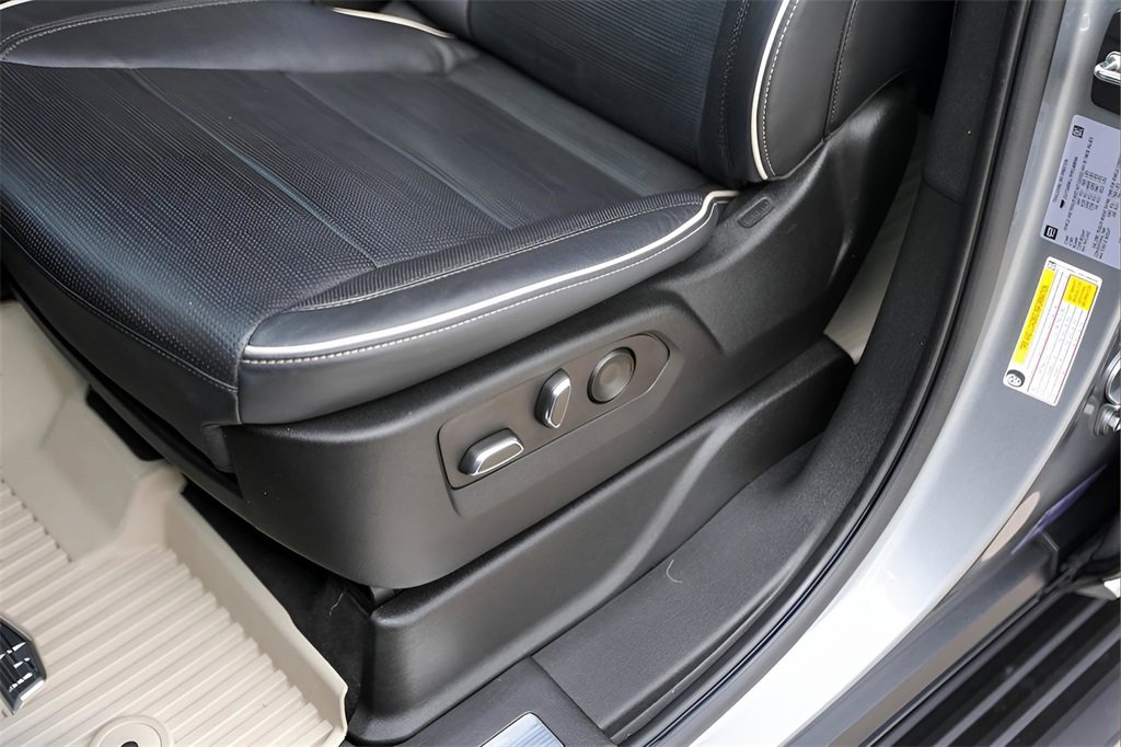 Used 2023 Cadillac Escalade Premium Luxury image 8