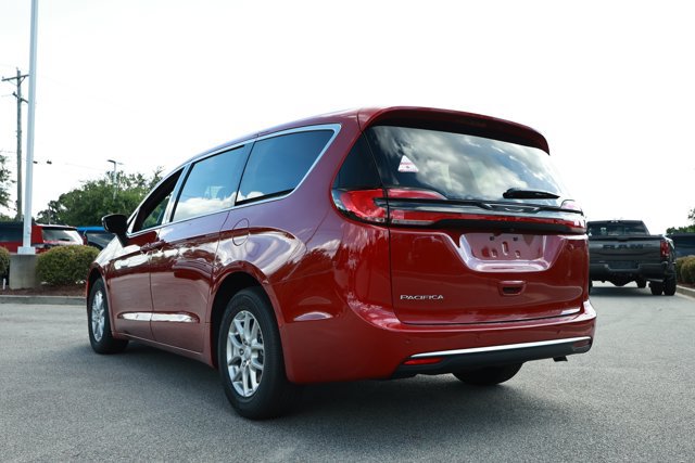 New 2027 Chrysler Pacifica Select FWD image 8