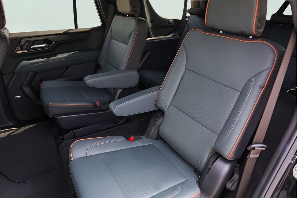 Used 2025 GMC Yukon AT4 w/ AT4 Premium Package AWD/4WD image 25