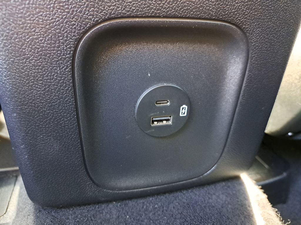 Used 2020 Ford Escape Titanium image 10