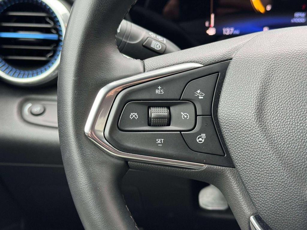 Used 2024 Chevrolet Trax LT w/ Driver Confidence Package FWD image 23