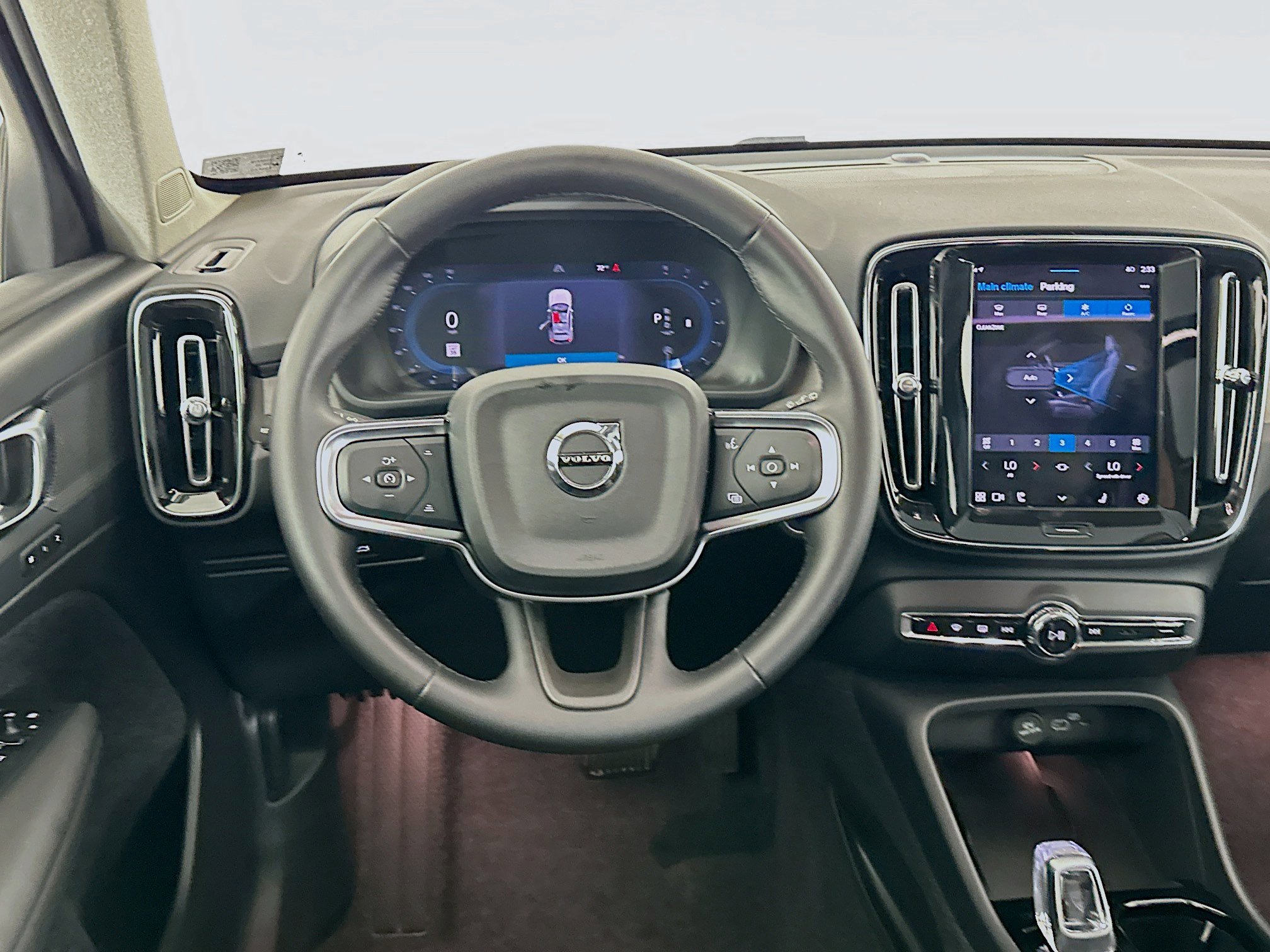 Used 2025 Volvo XC40 B5 Plus image 16
