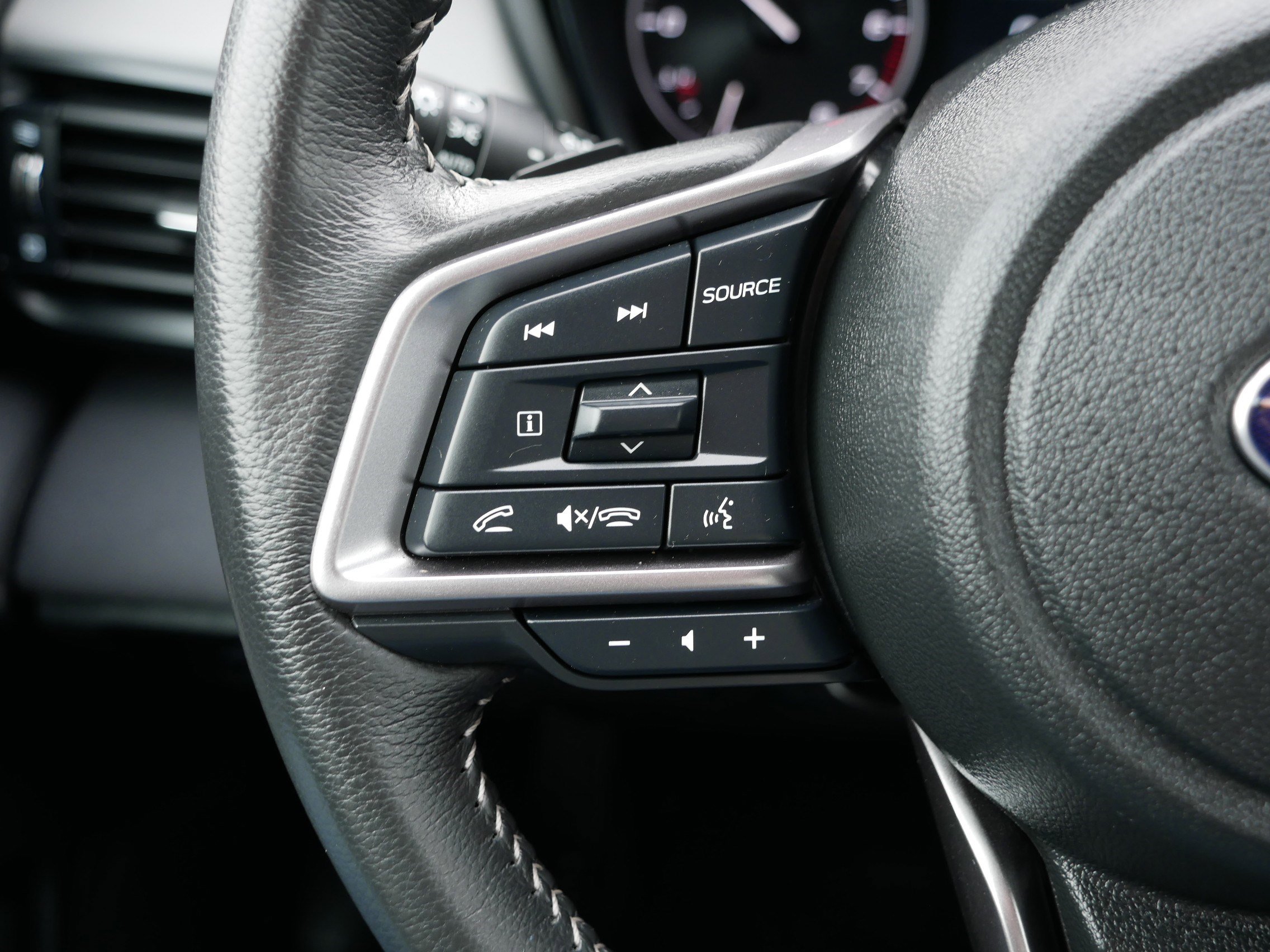 Used 2025 Subaru Outback Premium image 31