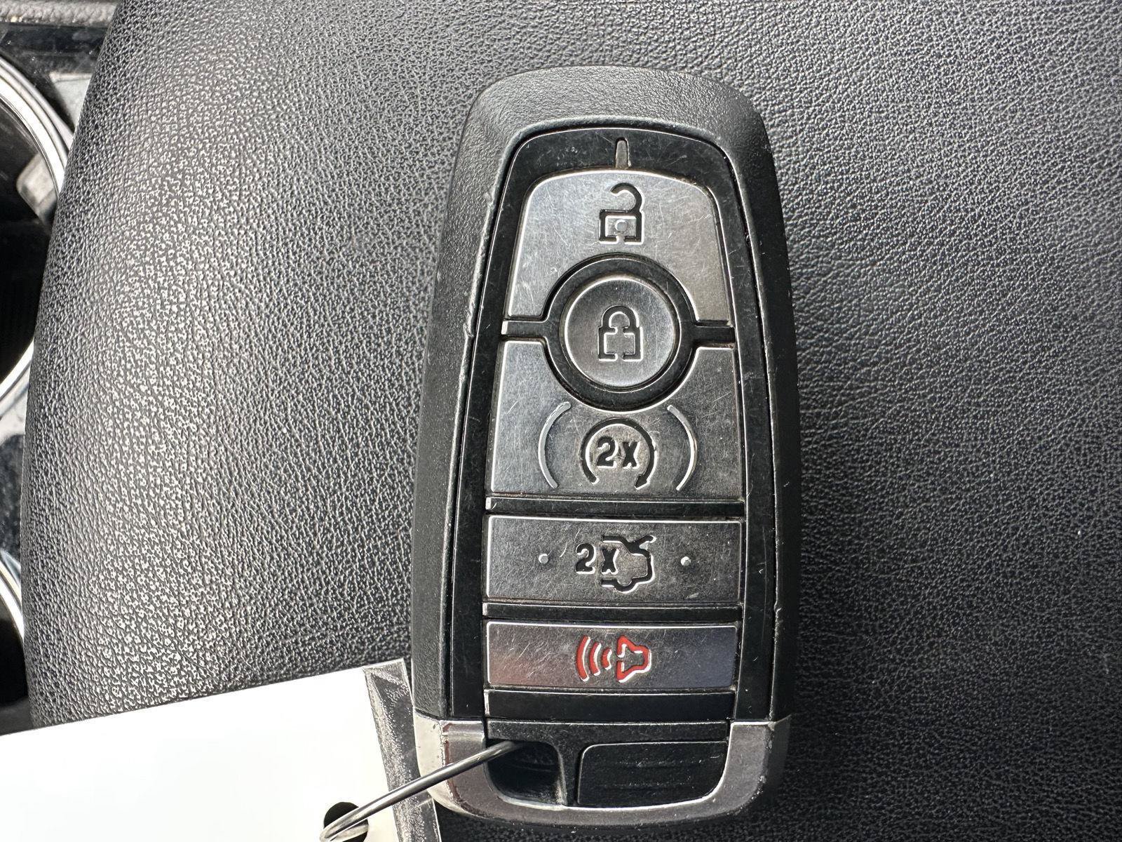 Used 2018 Ford Edge SEL w/ Equipment Group 201A AWD/4WD image 14