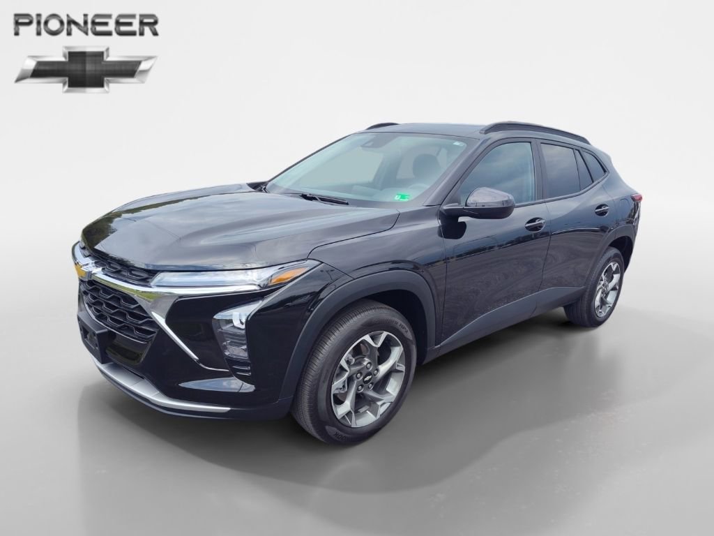 Used 2024 Chevrolet Trax LT w/ Sunroof Package image 1