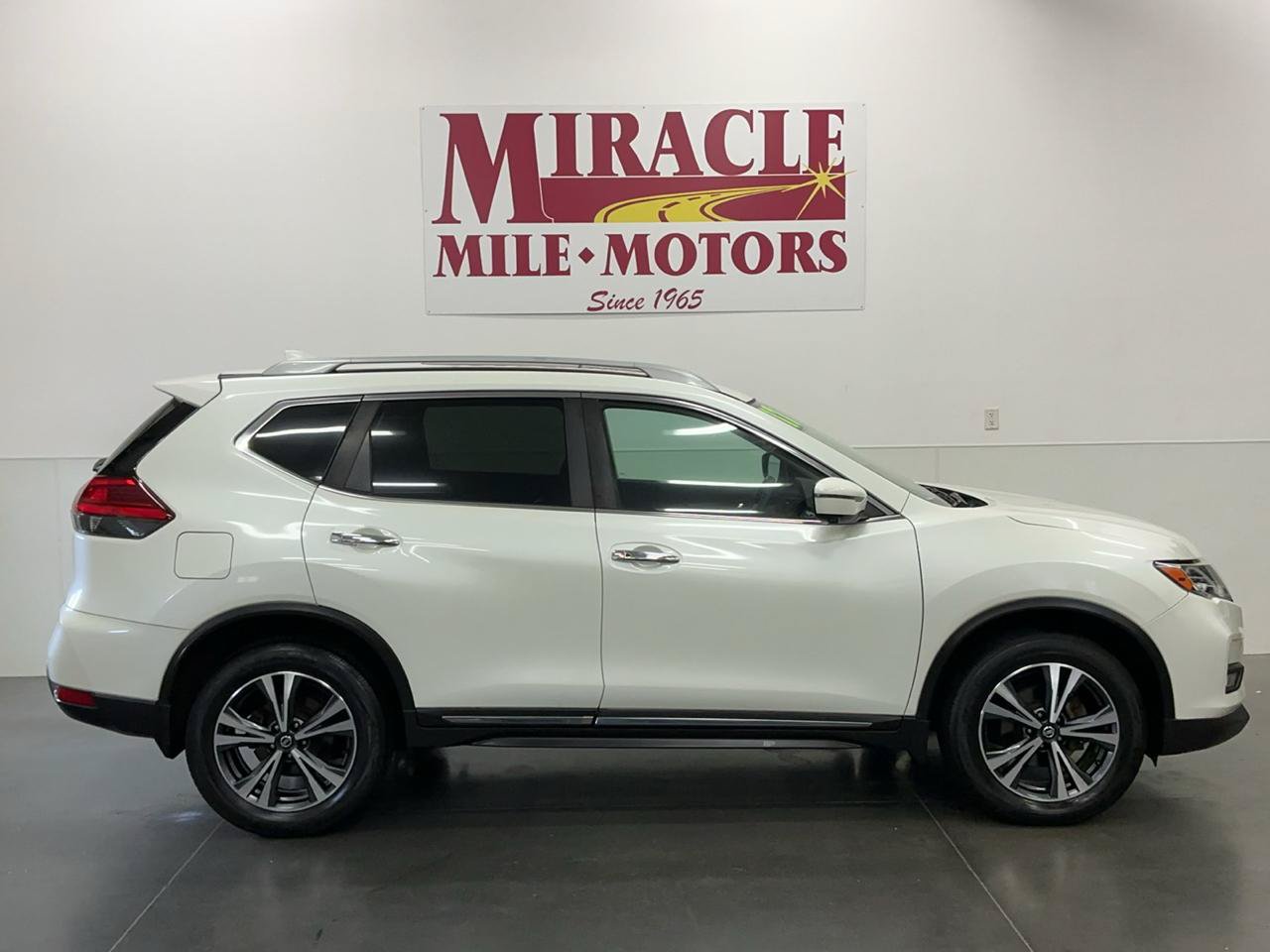 Used 2017 Nissan Rogue SL w/ SL Premium Package AWD/4WD image 6
