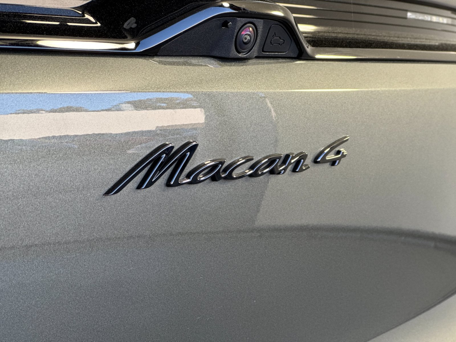Certified 2025 Porsche Macan 4 Electric AWD/4WD image 35