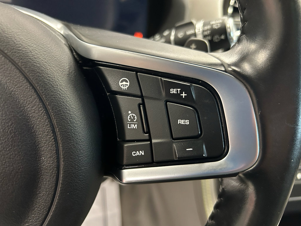 Used 2017 Jaguar F-PACE R-Sport AWD/4WD image 11