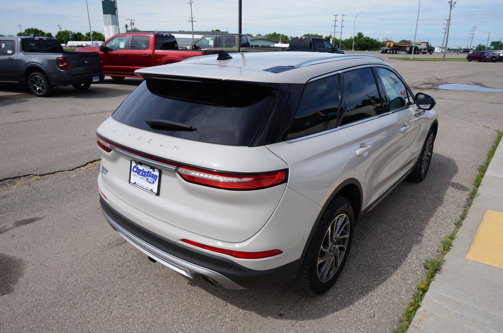 Used 2021 Lincoln Corsair AWD w/ Equipment Group 101A image 4