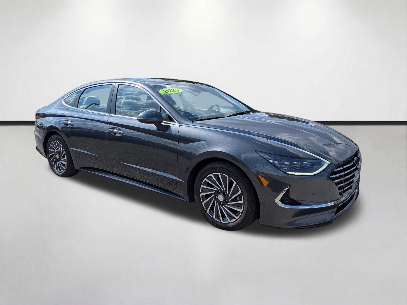 Used 2023 Hyundai Sonata Limited w/ Cargo Package FWD image 1