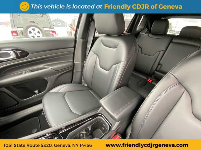 Used 2026 Jeep Compass Limited AWD/4WD image 11