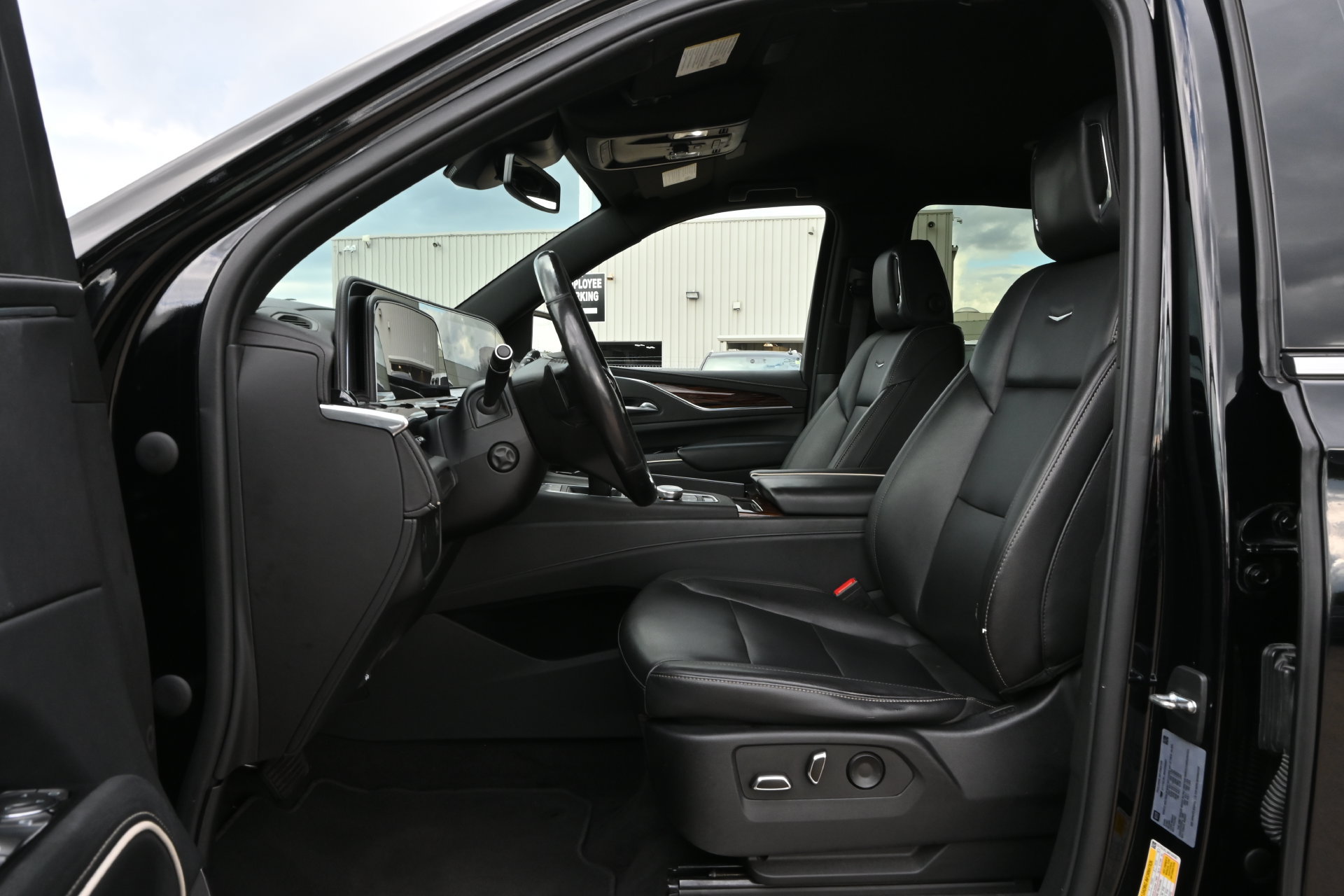 Certified 2022 Cadillac Escalade ESV Luxury RWD image 17