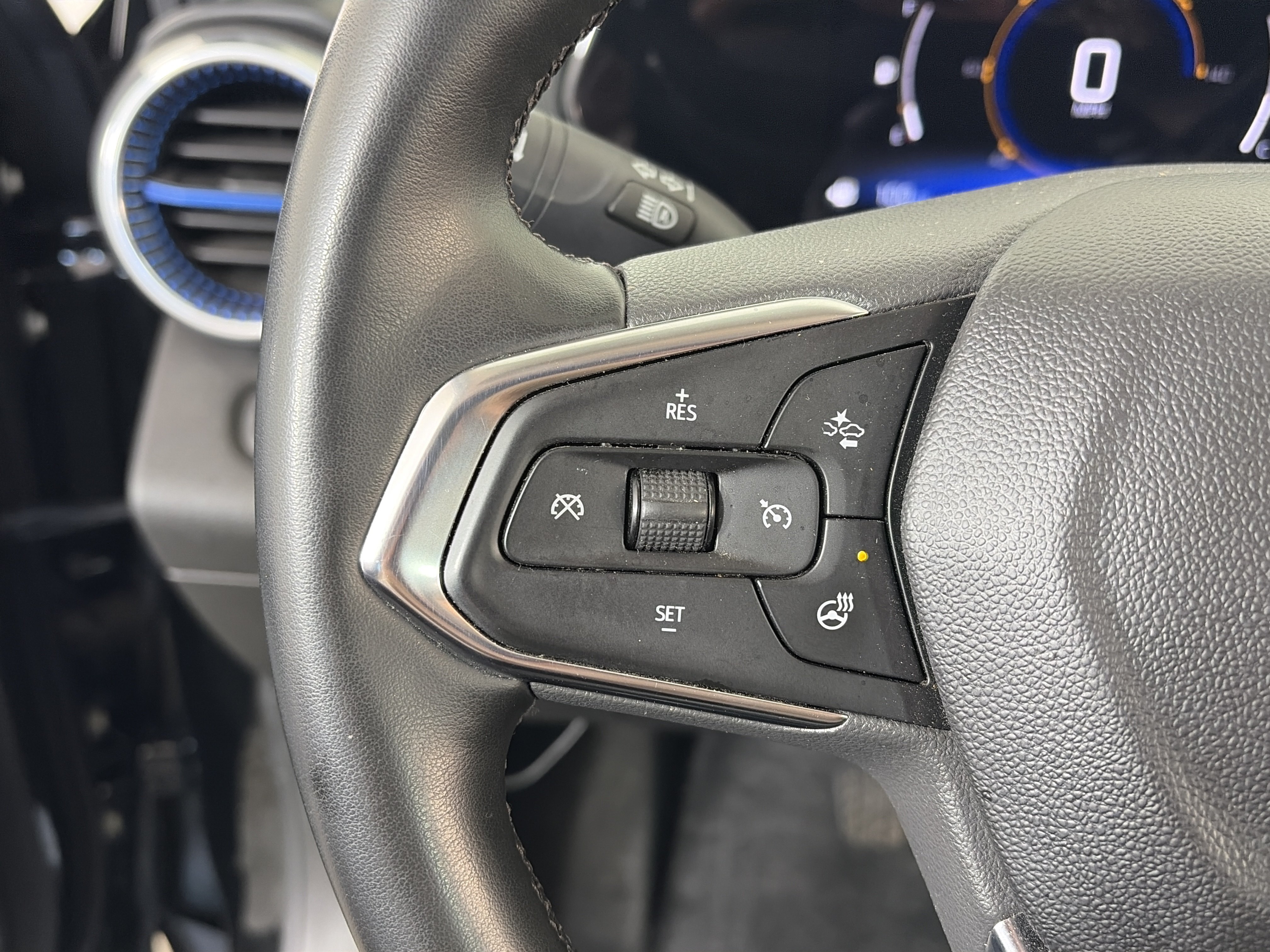 Used 2024 Chevrolet Trax LT w/ Driver Confidence Package FWD image 28