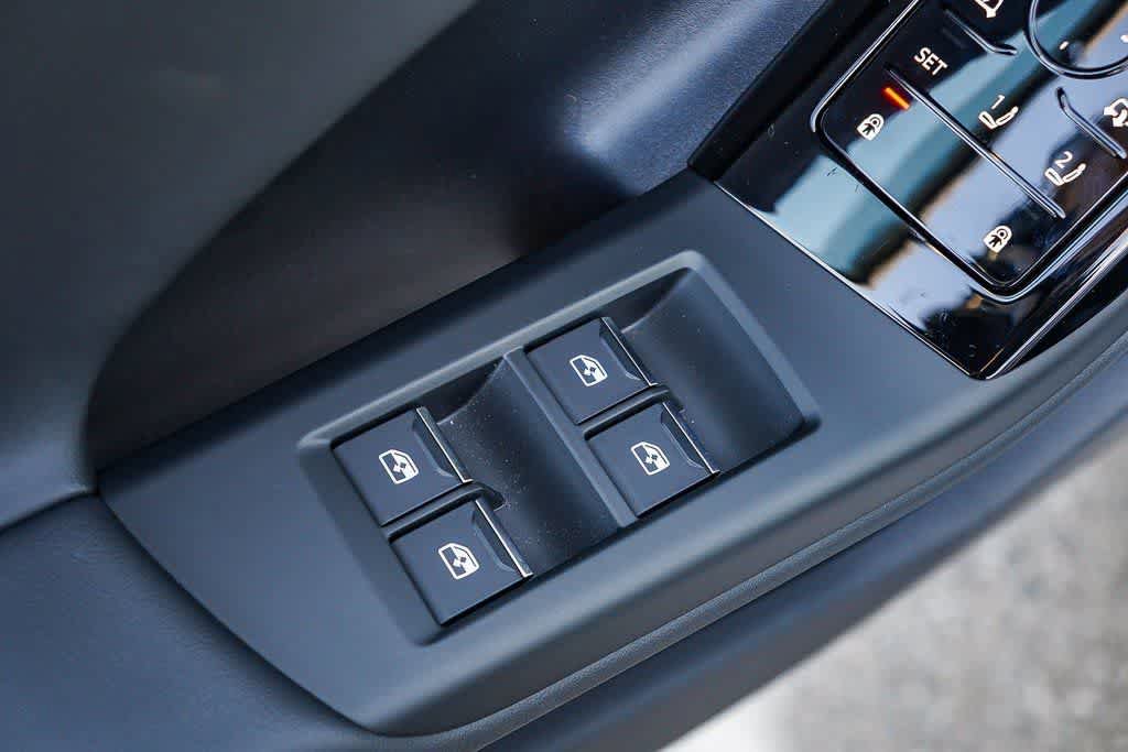 New 2025 Audi Q6 e-tron Premium Plus AWD/4WD image 22
