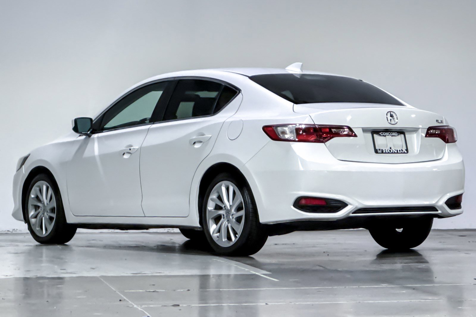 Used 2017 Acura ILX FWD image 3
