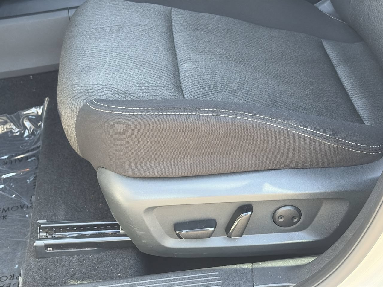 Used 2025 Nissan Rogue SV FWD image 18