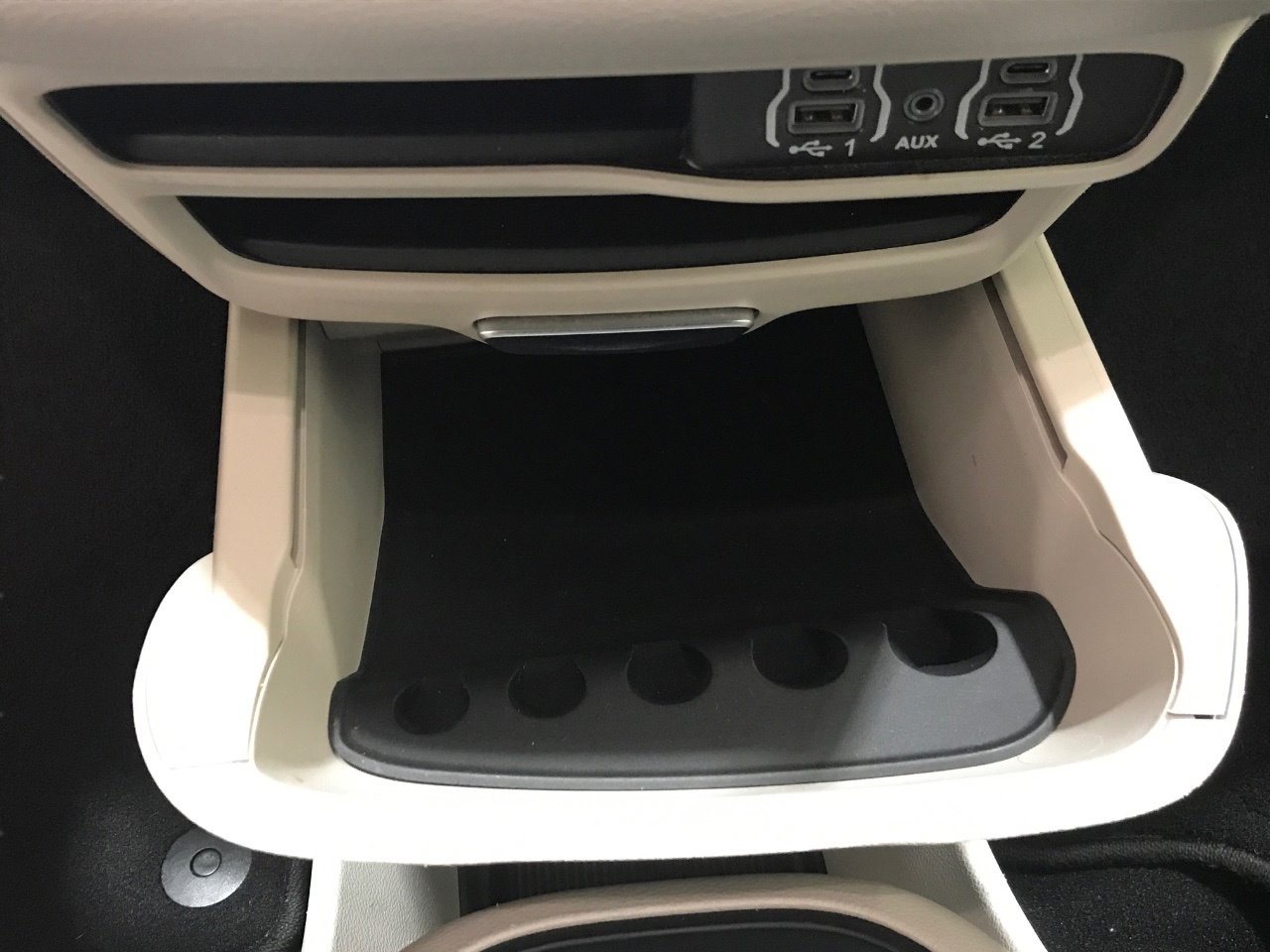 Used 2024 Chrysler Pacifica Touring-L image 25