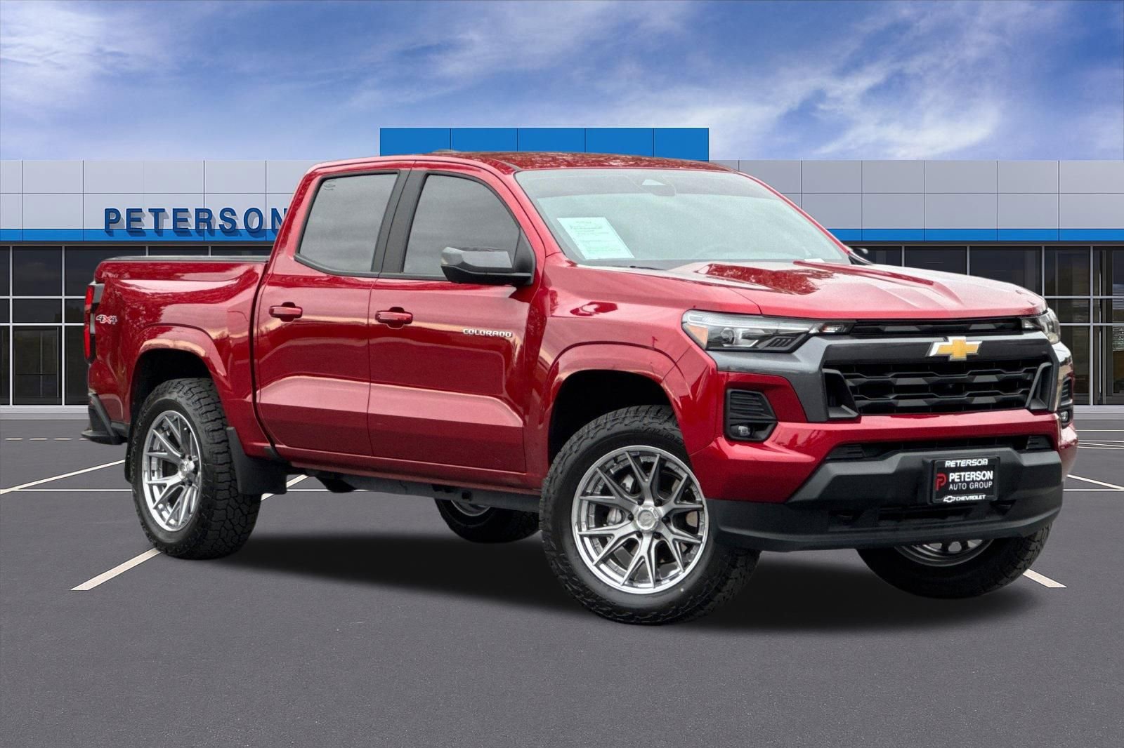 Used 2024 Chevrolet Colorado LT w/ LT Convenience Package III image 2