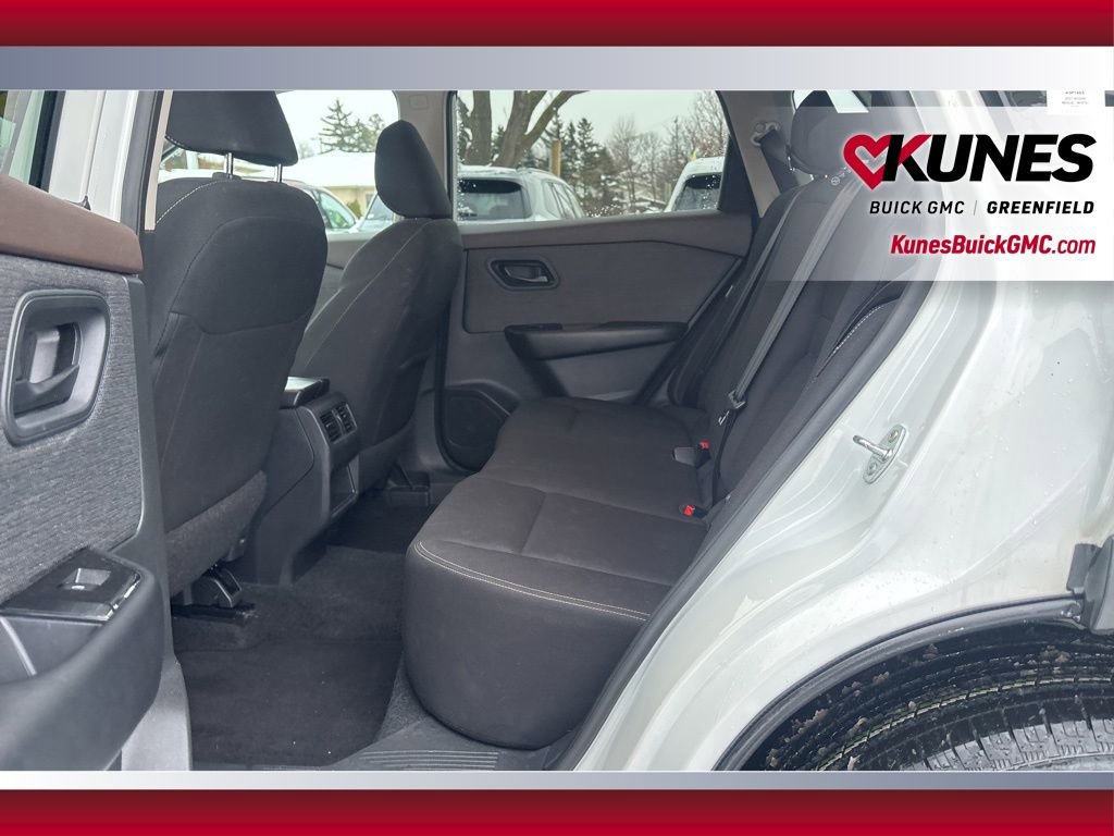 Used 2023 Nissan Rogue S image 31