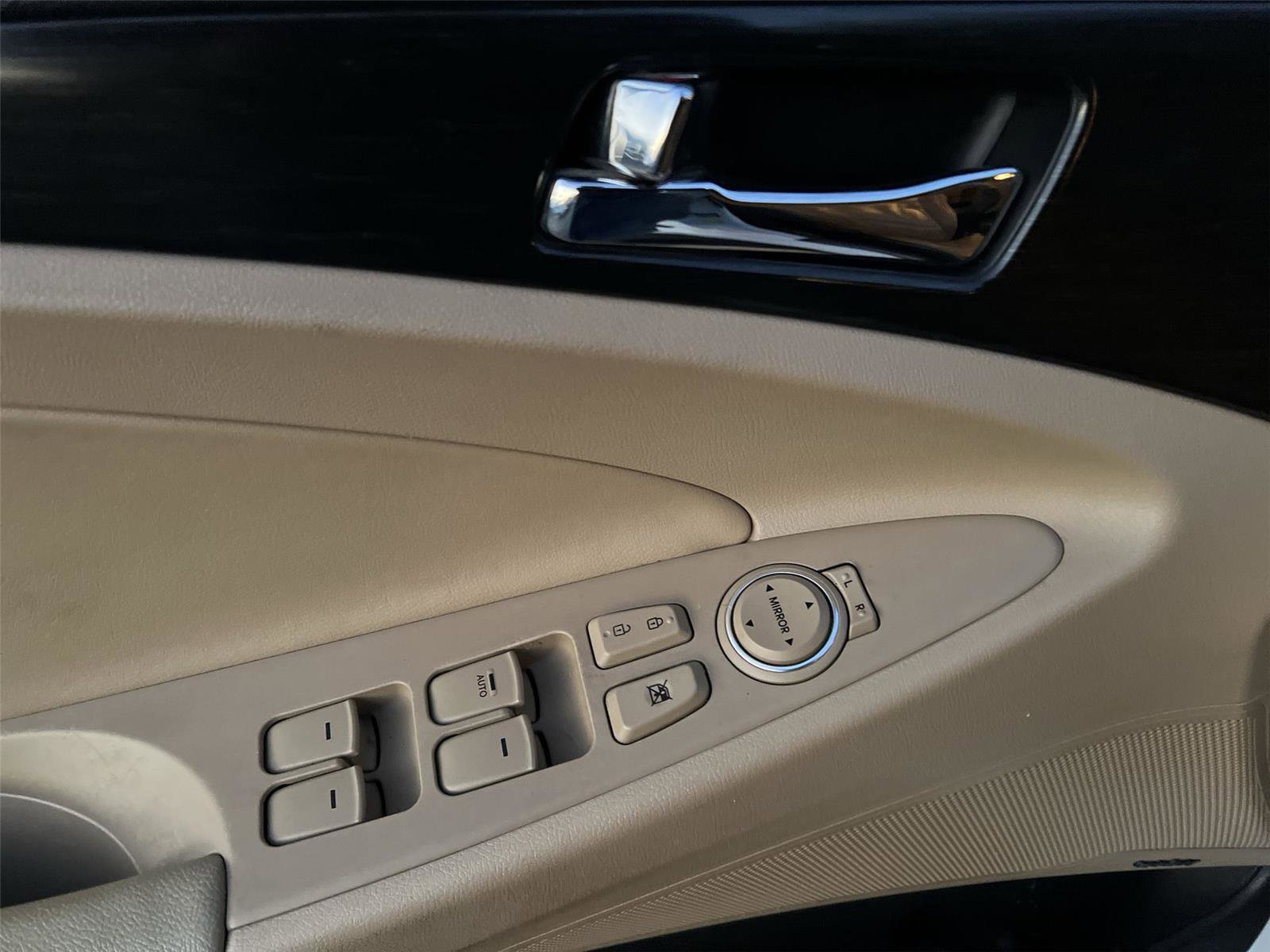 Used 2012 Hyundai Sonata Limited w/ Navigation Pkg image 12