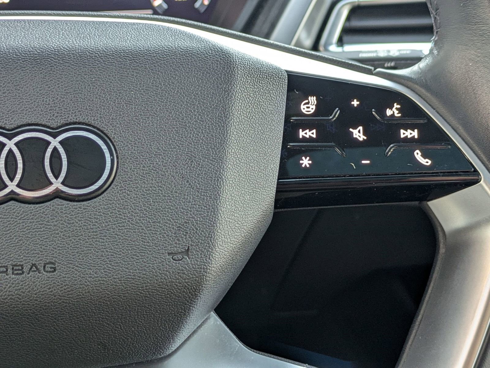 Used 2024 Audi Q4 e-tron Premium Plus image 11