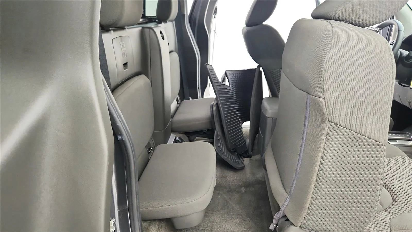 Used 2018 Nissan Frontier SV image 36