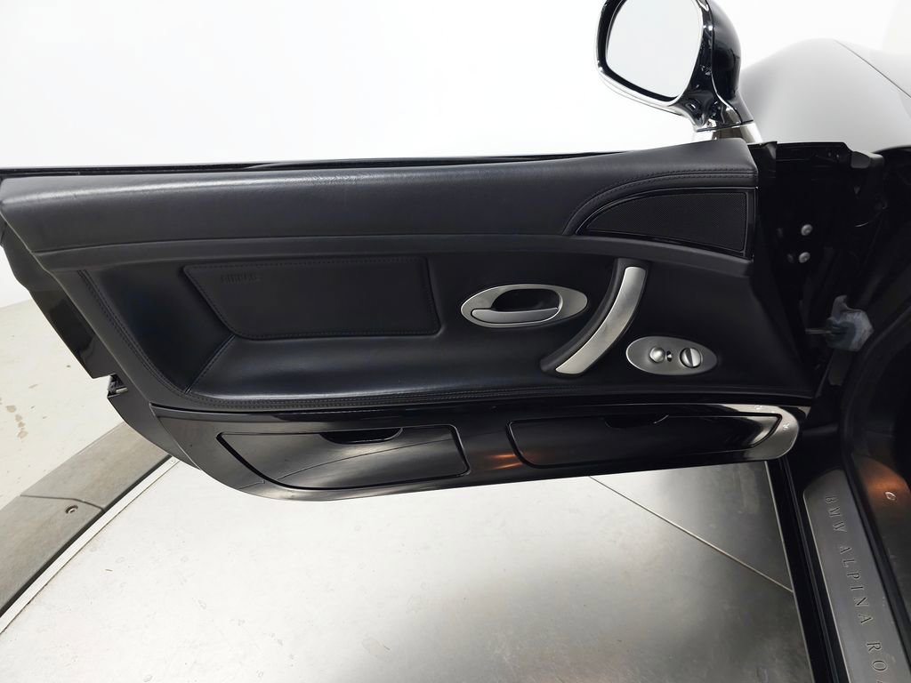 Used 2003 BMW Z8 RWD image 13