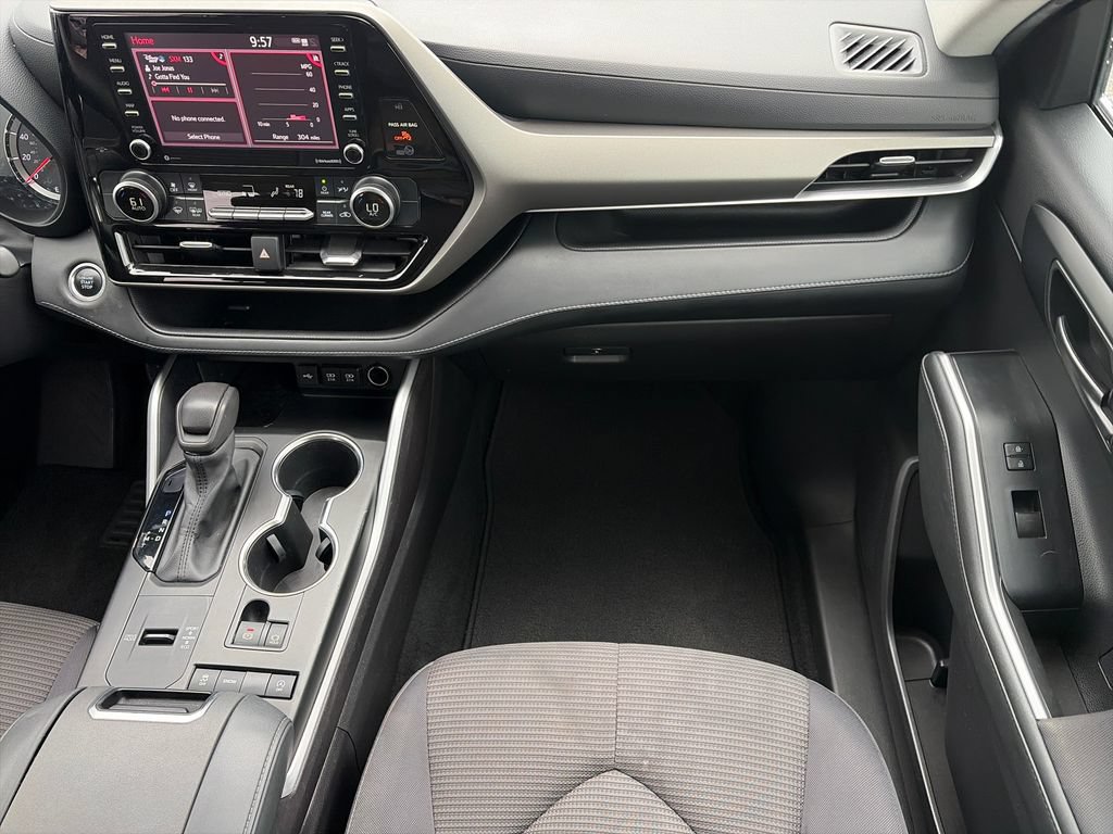Used 2021 Toyota Highlander L FWD image 16