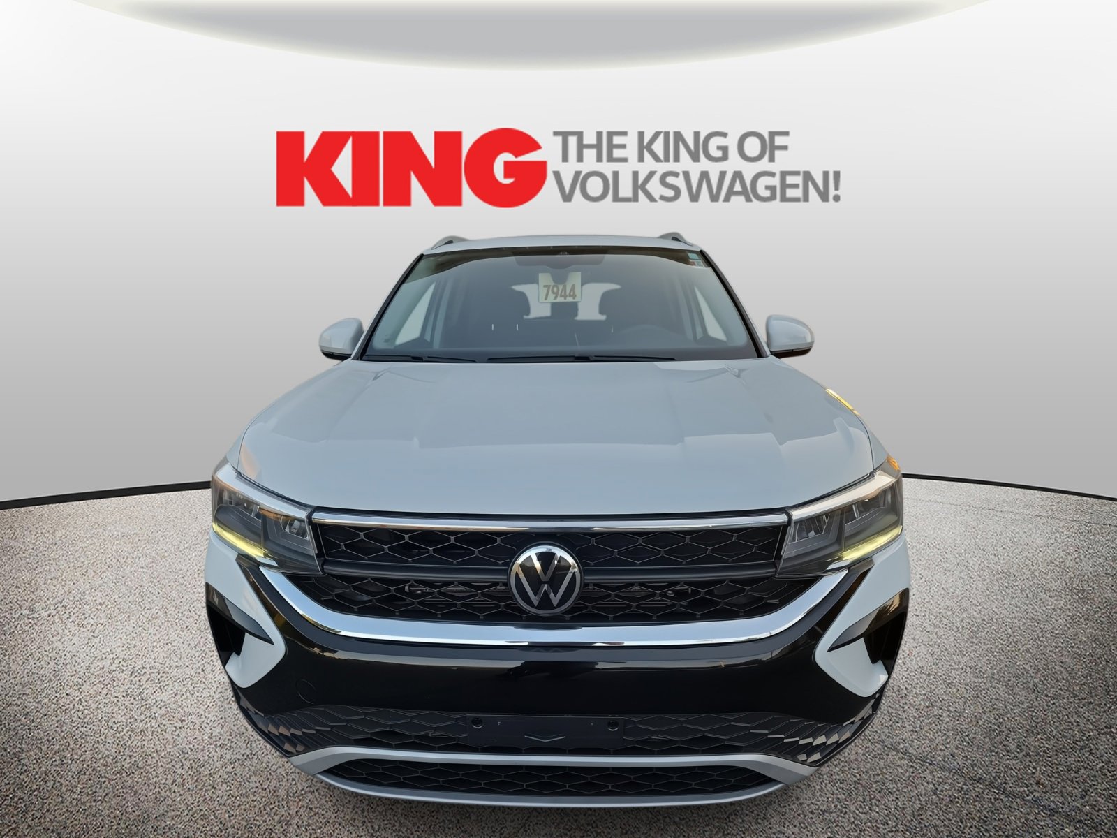 Used 2022 Volkswagen Taos SE image 2