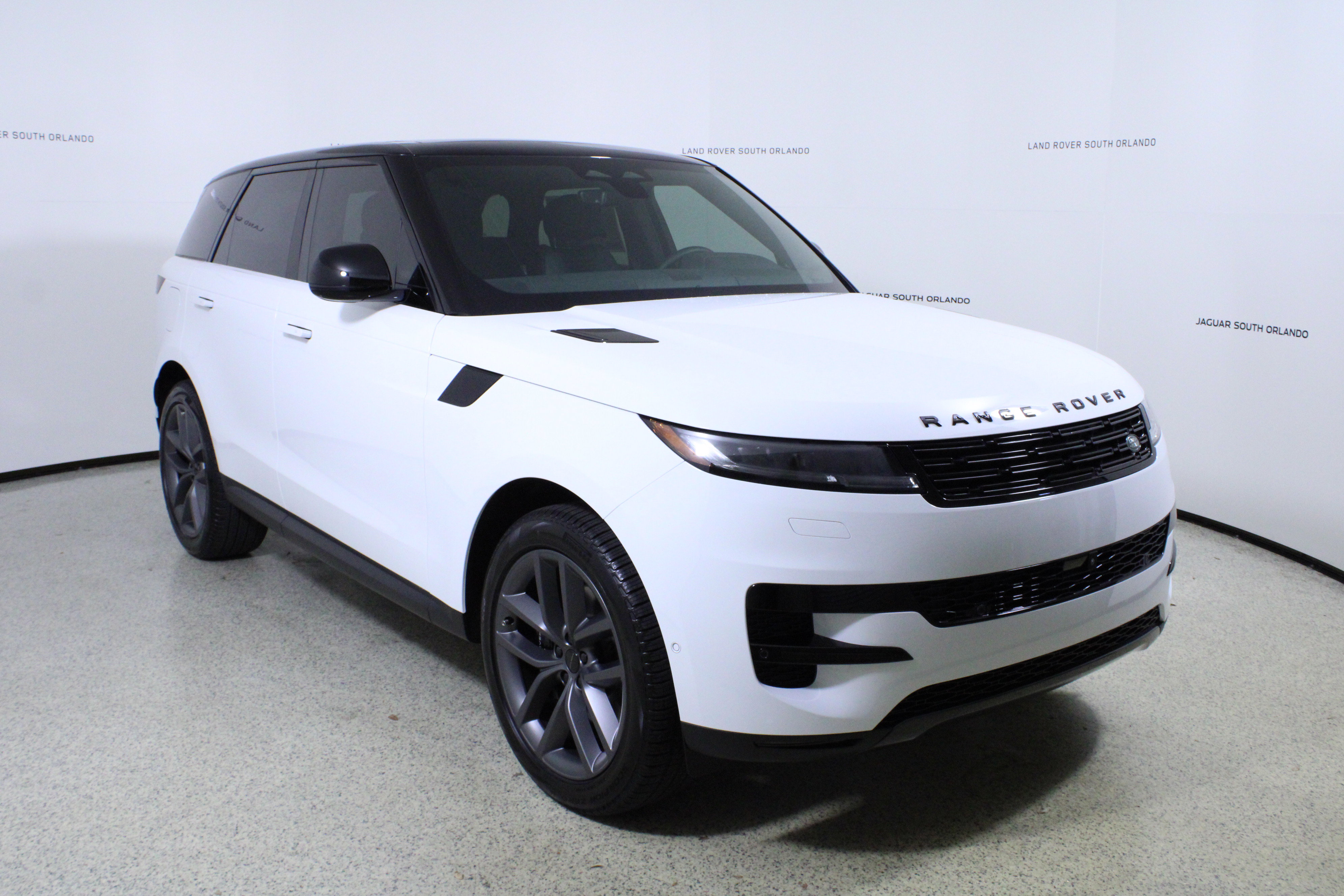 New 2026 Land Rover Range Rover Sport SE image 3
