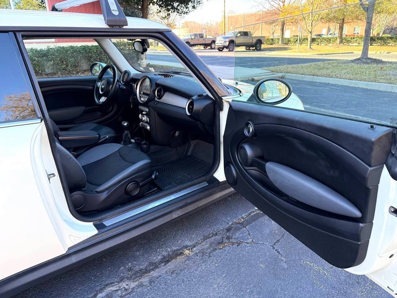 Used 2010 MINI Cooper Hardtop FWD image 14