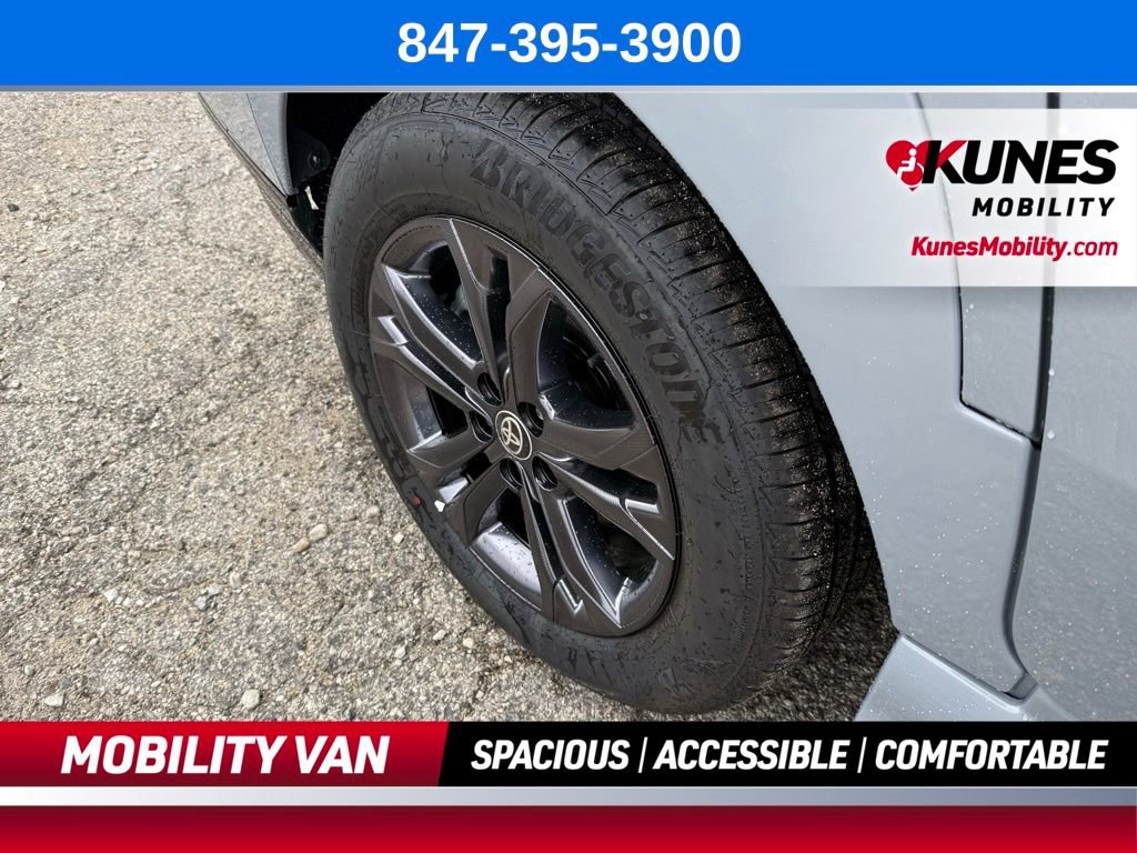 Used 2025 Toyota Sienna XSE w/ XSE Plus Package AWD/4WD image 12