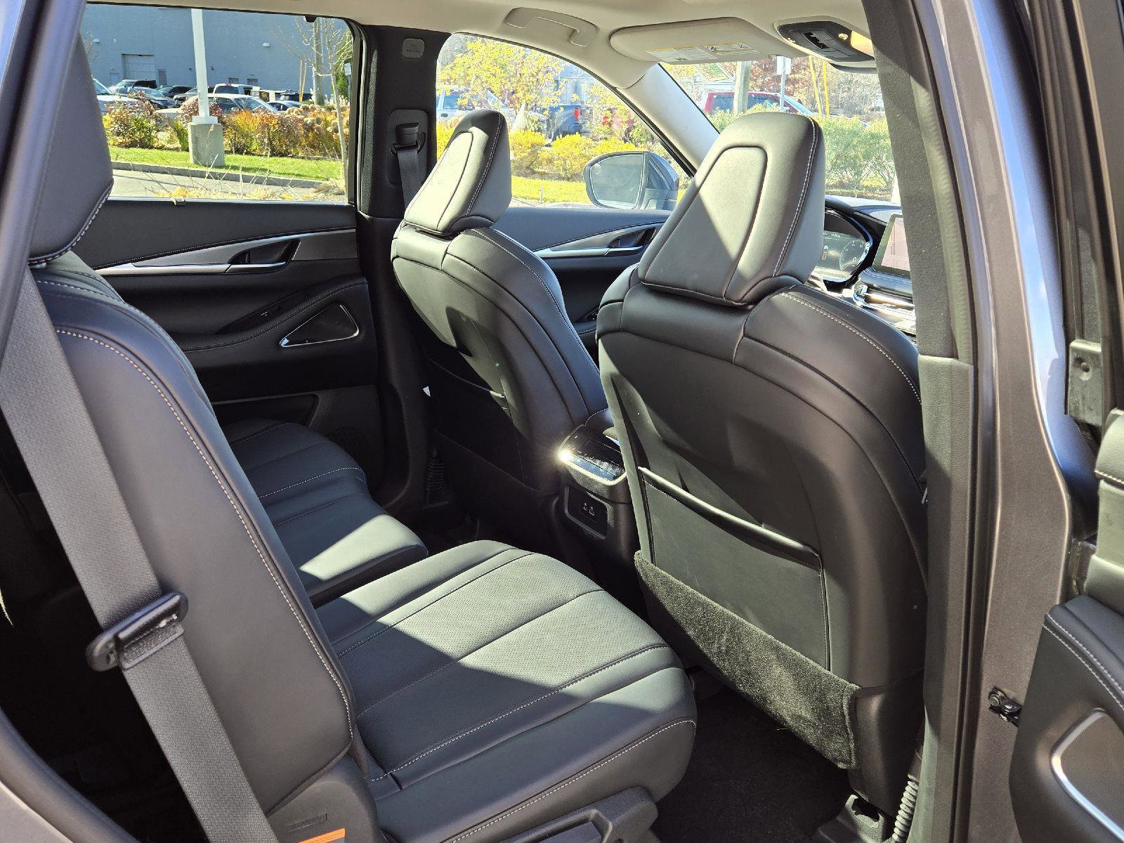 Certified 2025 INFINITI QX60 Luxe image 18